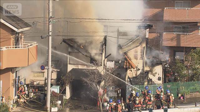 焼け跡から性別不明の遺体　さいたま・南区で住宅4軒燃える火事