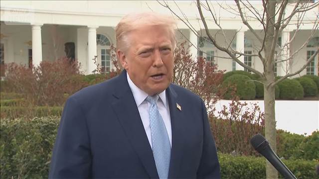 トランプ大統領「ICEを空港に派遣」　政府機関の閉鎖で混乱広がる