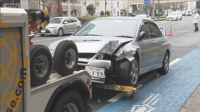歩道に車突っ込み通行人2人けが　東京・品川区