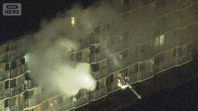 三浦市の集合住宅で火事　火元の部屋から2人救助し病院に搬送　神奈川