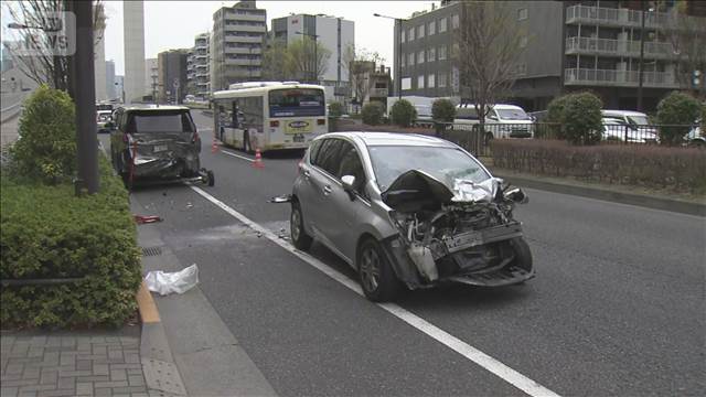 山手通りで乗用車2台が絡む追突事故　男性3人搬送も軽傷　東京・渋谷区
