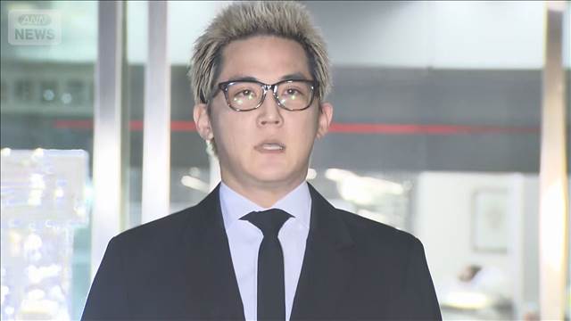 「XG」元プロデューサー保釈　10秒以上頭を下げる　コカイン使用の罪で起訴