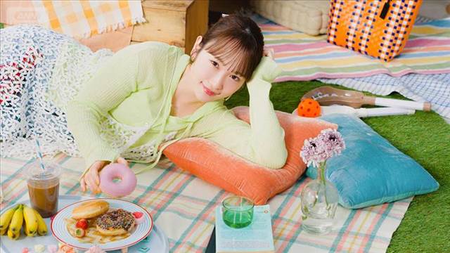 川栄李奈の“透け感トップス”が魅力的！春コーデのポイント解説【芸能動画】