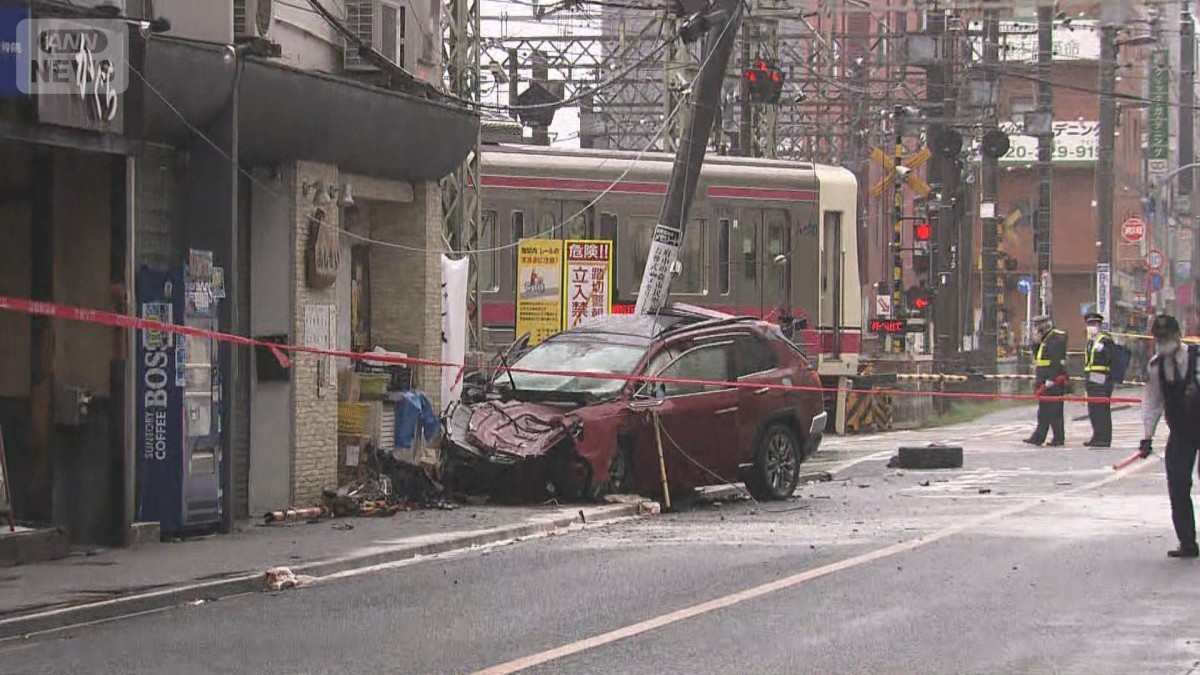 京王線　全線運転再開まで長時間かかる見込み　東京・府中市の踏切で車と衝突 2人軽傷
