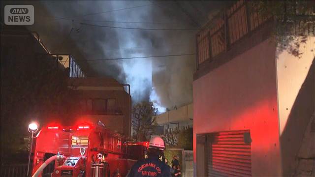 マンション火災で60代女性死亡　救助の弟「リビングで火出た」