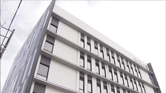 病院敷地で倒れていた男性死亡「殴られ車に乗せられていた」 別の場所で暴行受けた？