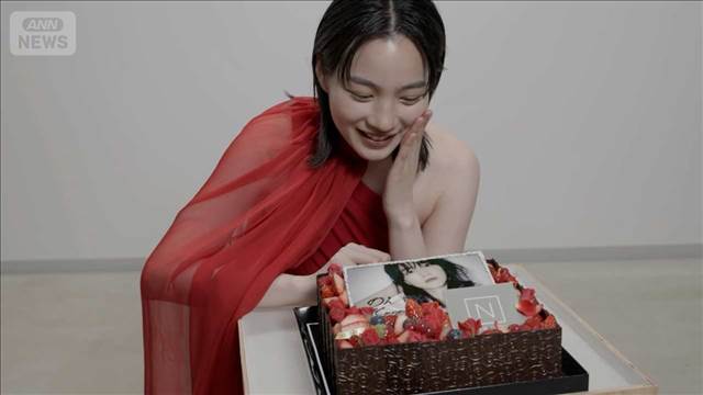 のん、芸能生活の節目に見せた笑顔と「10年も経っちゃった」の意味【芸能動画】