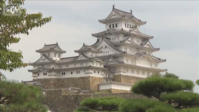 「二重価格」導入で姫路城の入城者数は2割減　収入は値上げで10億円増を見込む