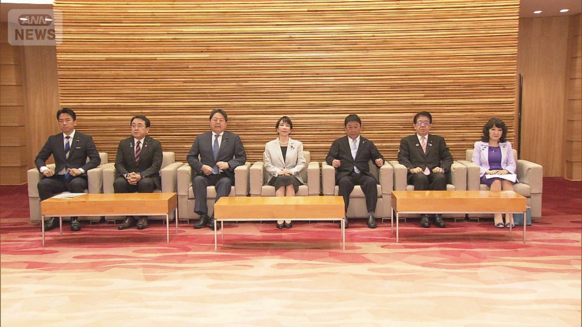 政府　閣僚の戦没者慰霊碑訪問を閣議了解