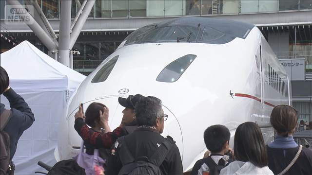 熊本地震で被災した新幹線「つばめ」　修復終えJR博多駅前で公開始まる