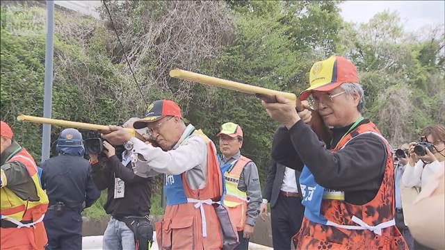 クマ出没想定の対策訓練 冬眠明けに注意呼びかけ　神奈川・秦野市