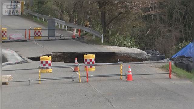 10mの穴が拡大中　道路が陥没　石川・金沢市