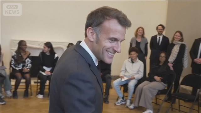 マクロン仏大統領が高校生に「月に1度は脱SNSを」「15歳未満SNS禁止」9月の施行目指す