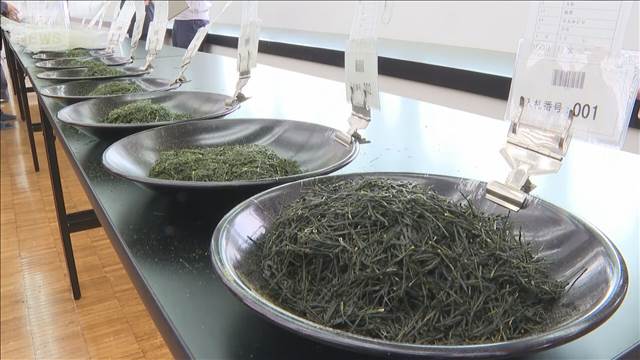 八女茶初入札の最高は1kg10万円　平均価格は1500円高　福岡