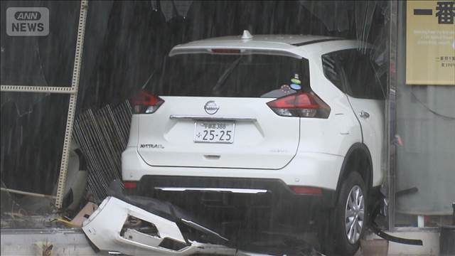 車が飲食店に突っ込む　80代男性 アクセルとブレーキ踏み間違い　宇都宮市