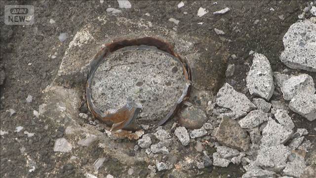 非番の警察官運転の車が道路標識に衝突　下敷きで1人重体1人重傷　神奈川・横須賀市