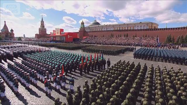 恒例のロシア軍事パレード　今年は戦車などの軍事装備は行進せず兵士のみに
