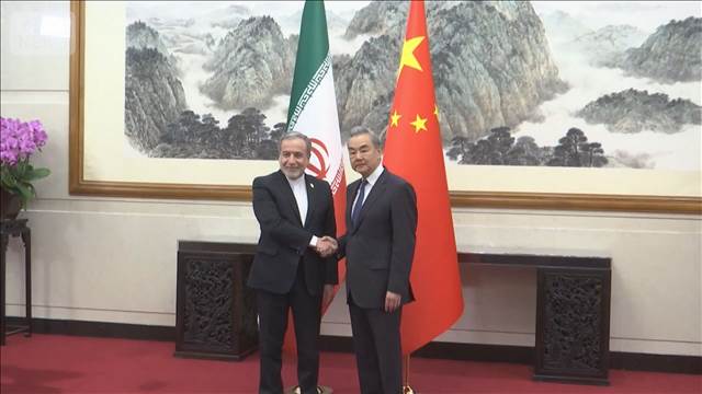 イラン外相が北京訪問　会談した中国外相は米との和平交渉の後押しする姿勢を強調