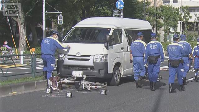 車と自転車が衝突　80代女性が意識不明