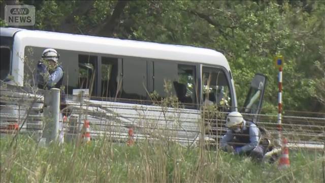 “磐越道バス事故”ガードレール衝突後も止まらずに走行か