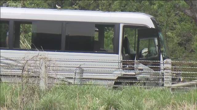 真っすぐガードレールに衝突か　気付くの遅れたか　磐越道事故