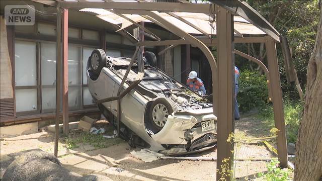 住宅街で車が崖から転落　90代男性が意識不明の重体
