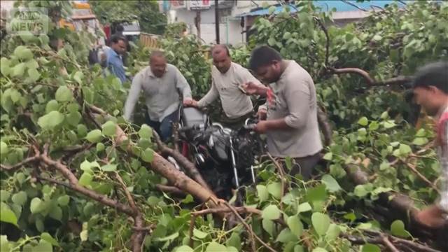 インド北部で豪雨100人超死亡　住宅87軒損壊　橋崩落でガンジス川に住民が転落か