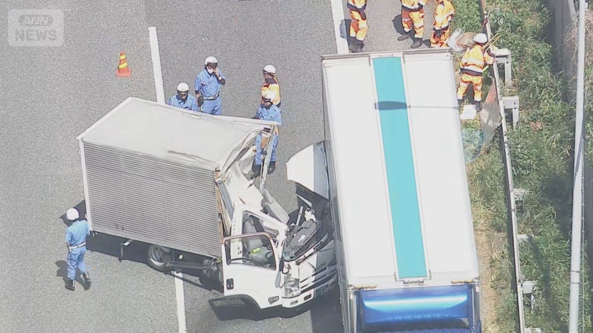 トラック2台衝突 名阪国道 奈良・天理市 トラック2台衝突 名阪国道 奈良・天理市