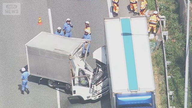 トラック2台衝突　名阪国道　奈良・天理市