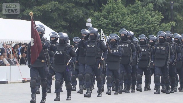 機動隊員ら約1700人が行進　筒井警視総監「いかなる事態にも動じず」