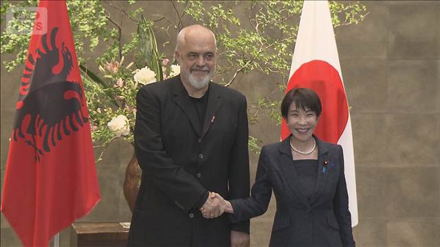 日アルバニア首脳会談　EU加盟を後押し　高市総理　身長2メートルの首相と横並び