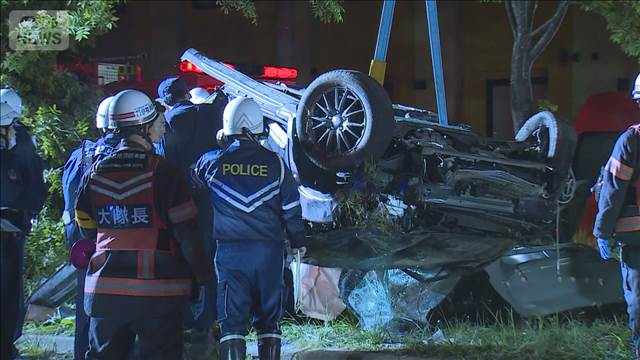 車が横転　男女が意識不明　3人搬送　北海道・苫小牧市