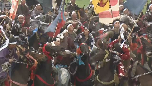 相馬野馬追 呼び物「神旗争奪戦と甲冑競馬」に歓声　逃げ出した馬でけが人も