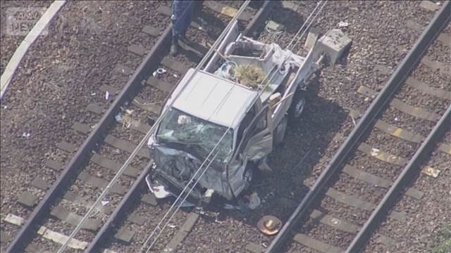 踏切内で列車と軽トラックが衝突　男性1人死亡　愛知・稲沢市