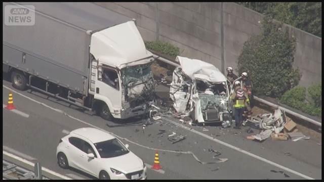 トラックなど7台事故　搬送3人中、男性1人が重体　福岡・九州道