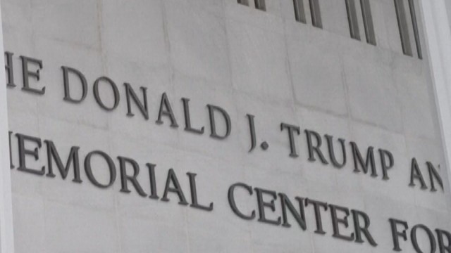 ワシントンの「ケネディ・センター」トランプ氏の名前加え改称　連邦地裁は違法と判断