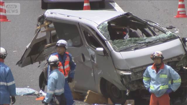 東北道下り ワゴン車と乗用車の事故　男性重体 1人けが
