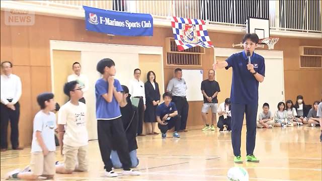 サッカー元日本代表・波戸康広さんが租税授業　「PK対決」通し児童にレクチャー