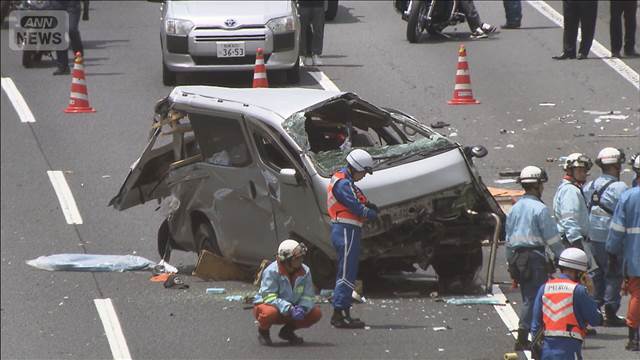 タイヤ破裂か　東北道でワゴン車事故