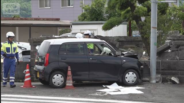 大分市で軽乗用車が住宅の壁に衝突　運転の男性（88）死亡