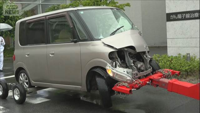 80代男性が運転の車　病院の建物に衝突　同乗の女性けが　岡山