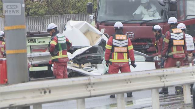 トラックなど4台絡む事故　男性が死亡　岡山市