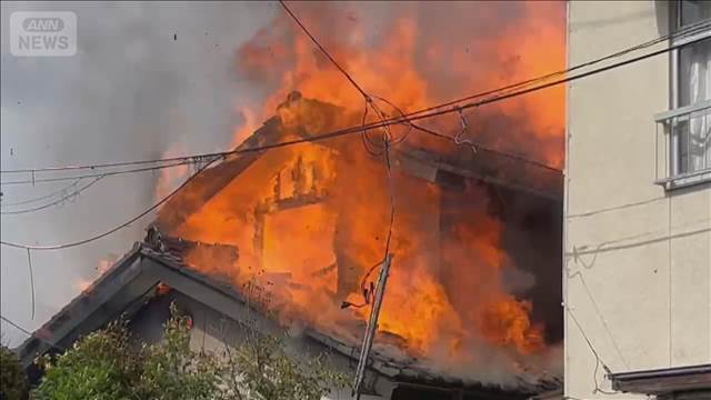 「炎が上がっている」住宅12軒焼ける　90代女性けが　福島市