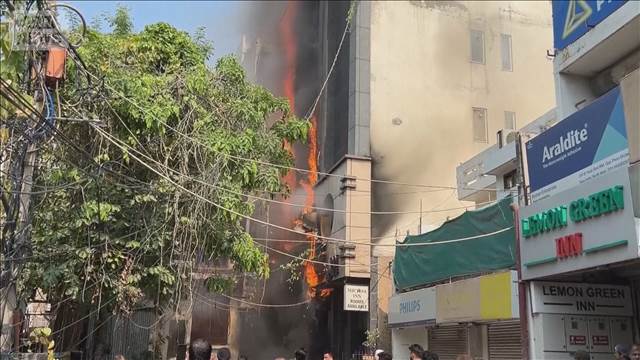 インドの宿泊施設で火事　21人死亡　レストランから出火か　出入口は1カ所のみ