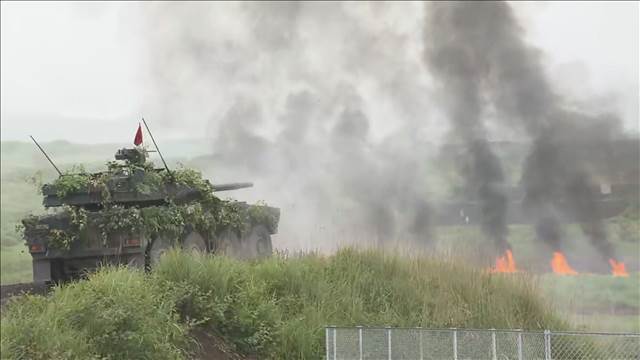 陸自・富士総合火力演習　離島奪還を想定し訓練　長射程ミサイル装置が初登場
