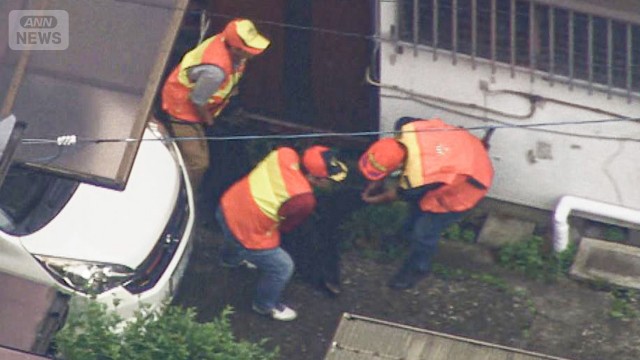【捕獲の瞬間】住宅敷地内にクマ逃げ込む　麻酔銃使用か　宇都宮市