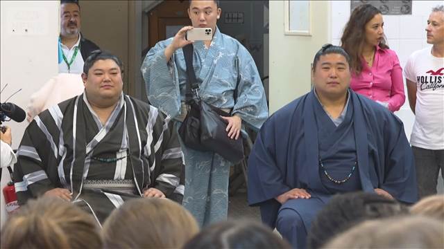ケーキに「メルシー！」　大相撲パリ公演前に小学校訪問