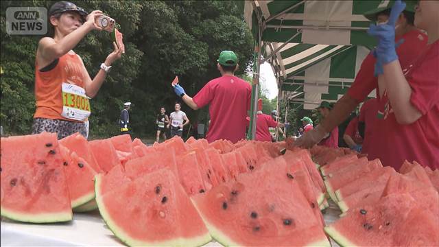 ユニークなマラソン大会 スイカ頬張りゴールを目指せ！　千葉・富里市