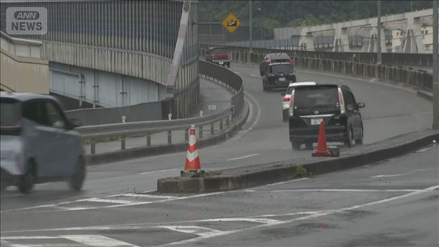 車が街灯に衝突　運転手逃走　助手席の男性意識不明　兵庫・西宮市