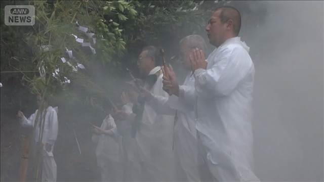 伊豆大島で行者祭　三原山の安寧と島の繁栄を祈願